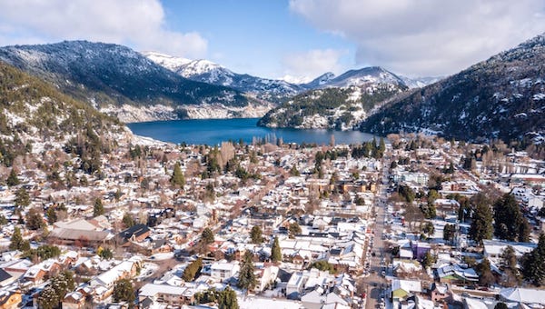 Camino nevado en San Martín de los Andes